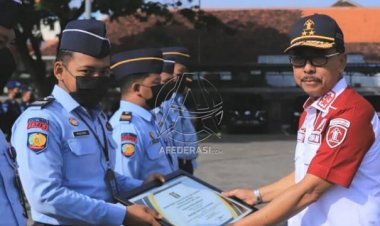Gagalkan Penyelundupan Narkoba, Pegawai  Lapas Madiun Dapat Penghargaan