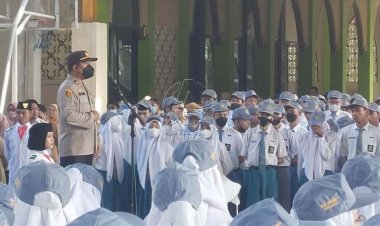 Polrestabes Surabaya Gelar Sosialisasi Anti Narkoba di SMKN 1 Surabaya